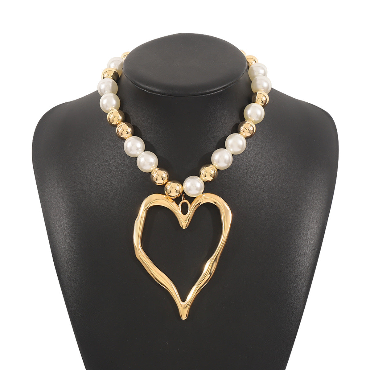 Collar con Colgante de Concha Marina Hueca Exagerada en Aleación con Perlas de Imitación en Cadena de Perlas para Mujer
