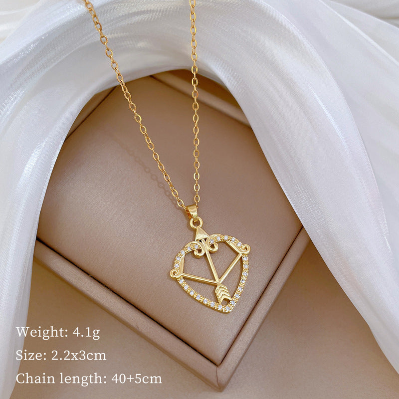 Collana in acciaio al titanio a forma di cuore minimalista con intarsio in strass per uomo e donna, delicata catena clavicola con design a Cupido
