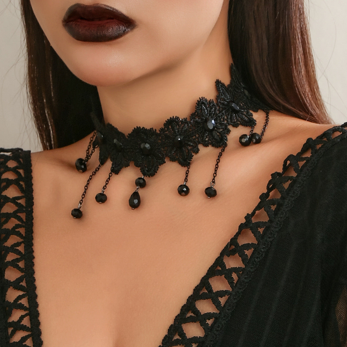 Gargantilla Punk Gótica de Encaje Negro con Colgante de Lágrima y Detalles de Borlas para Mujer
