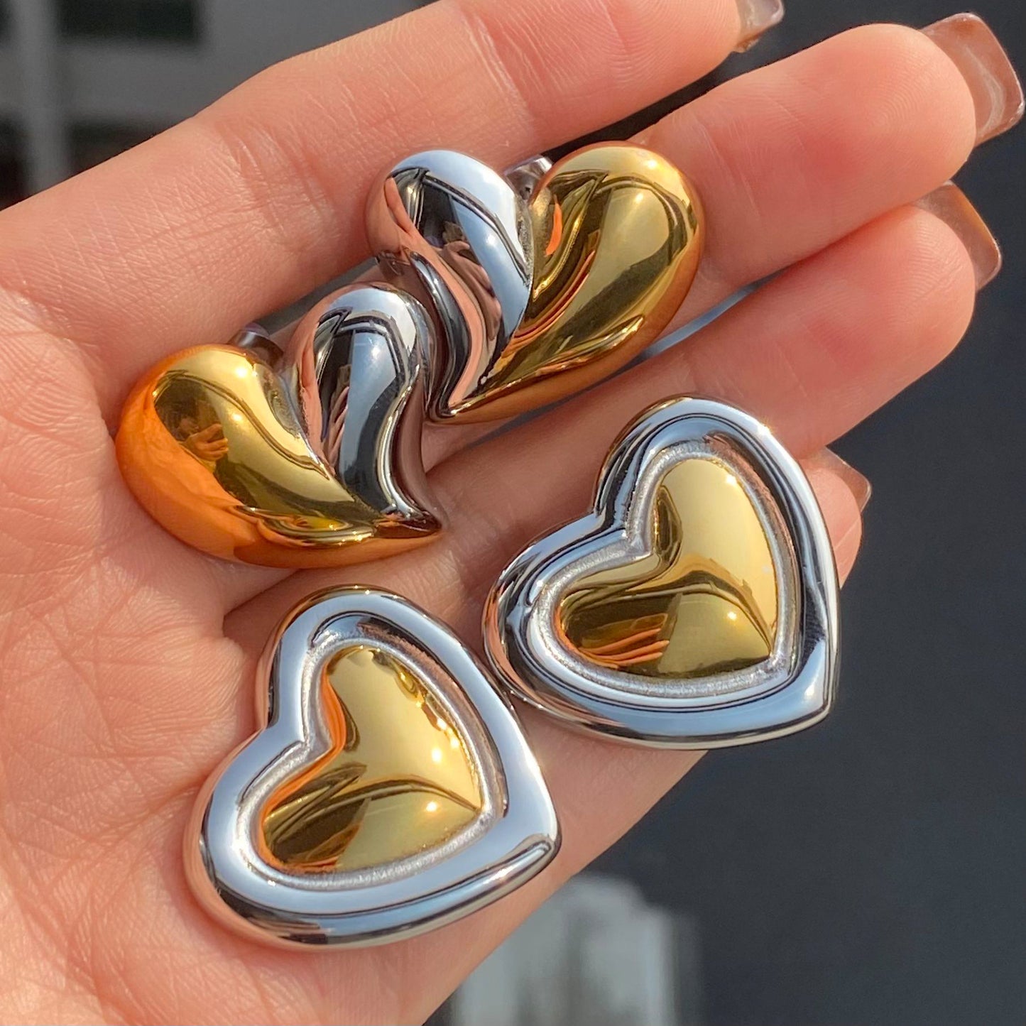 Pendientes de acero inoxidable minimalistas con forma de corazón y acabado chapado para mujer