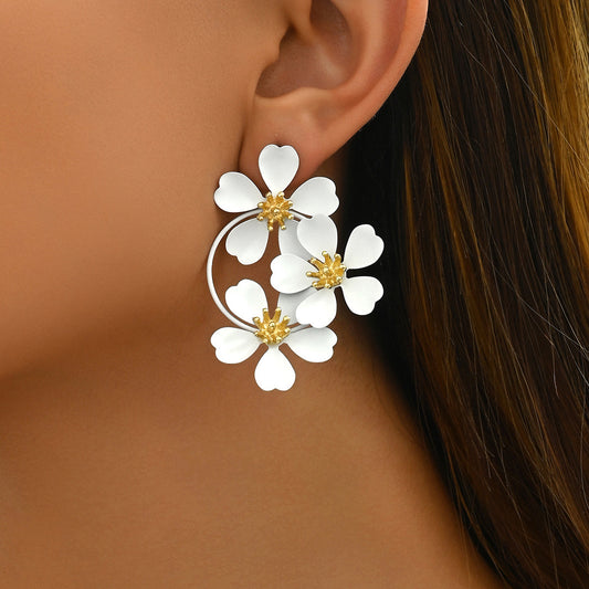 Pendientes de botón acrílicos florales minimalistas elegantes para mujer con base de aleación y acabado galvanizado