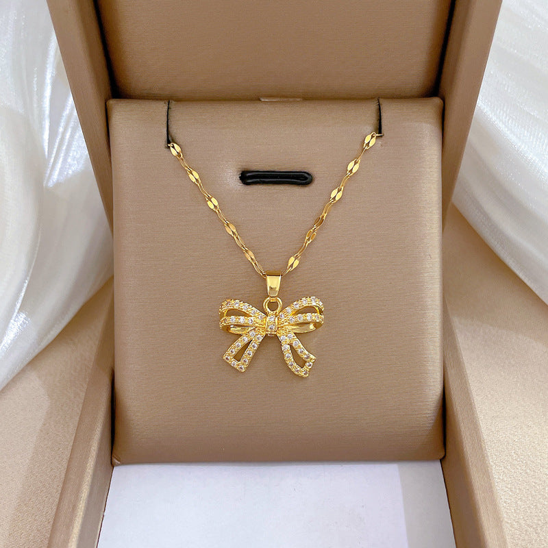 Collar Colgante de Mariposa de Acero de Titanio de Lujo para Mujer con Incrustaciones de Pedrería, Delicada Cadena de Clavícula con Diseño Geométrico, Joyería de Moda Ligera de 8g
