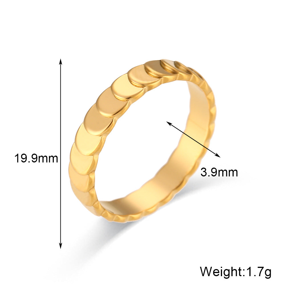 Anello da donna minimalista geometrico in acciaio inossidabile con placcatura in oro 18 carati e trama a squame di pesce
