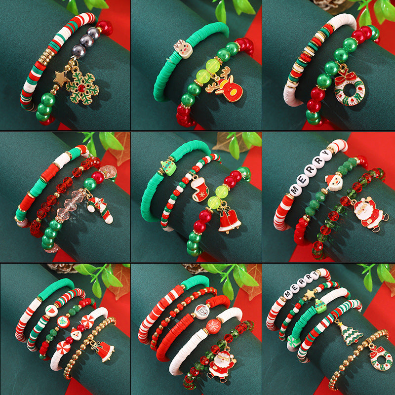 Set di bracciali natalizi fatti a mano in argilla polimerica da donna con ciondoli di Babbo Natale e fiocchi di neve in stile cartone animato giocoso