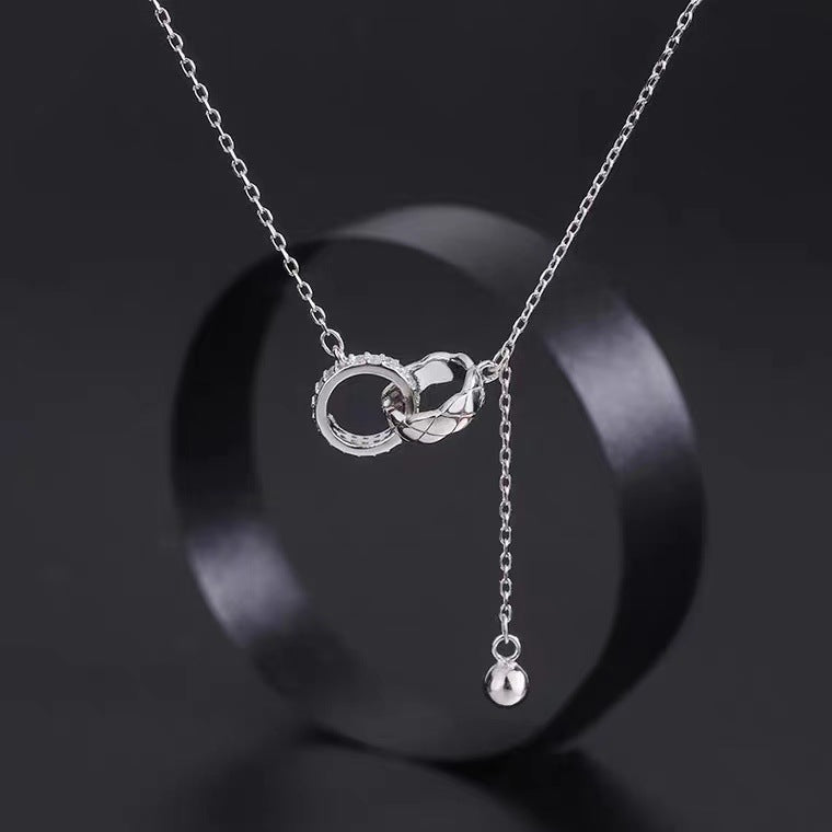 Collana con Ciondolo Doppio Anello Minimalista in Acciaio al Titanio Leggero da Donna con Finitura Elettroplaccata e Design a Catena O