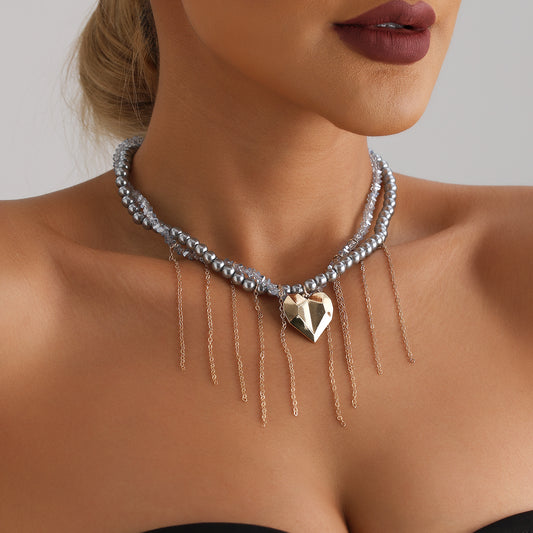 Elegante Collana con Ciondolo a Cuore in Cristallo e Dettaglio Nappa su Catena in Lega Placcata Oro da Donna