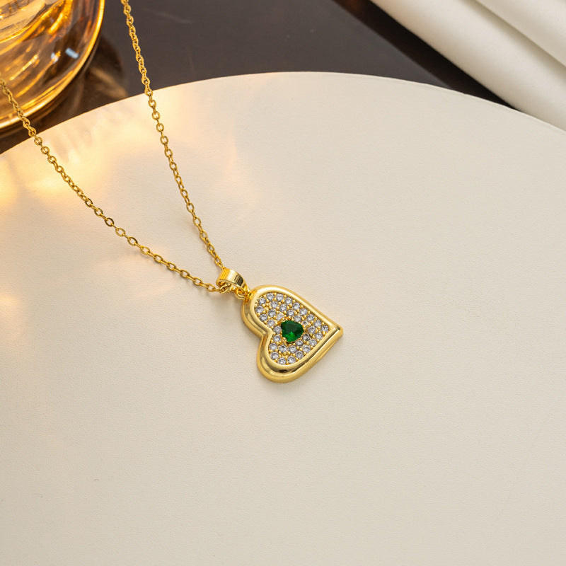 Collana girocollo minimalista placcata in acciaio al titanio a forma di cuore con zircone verde