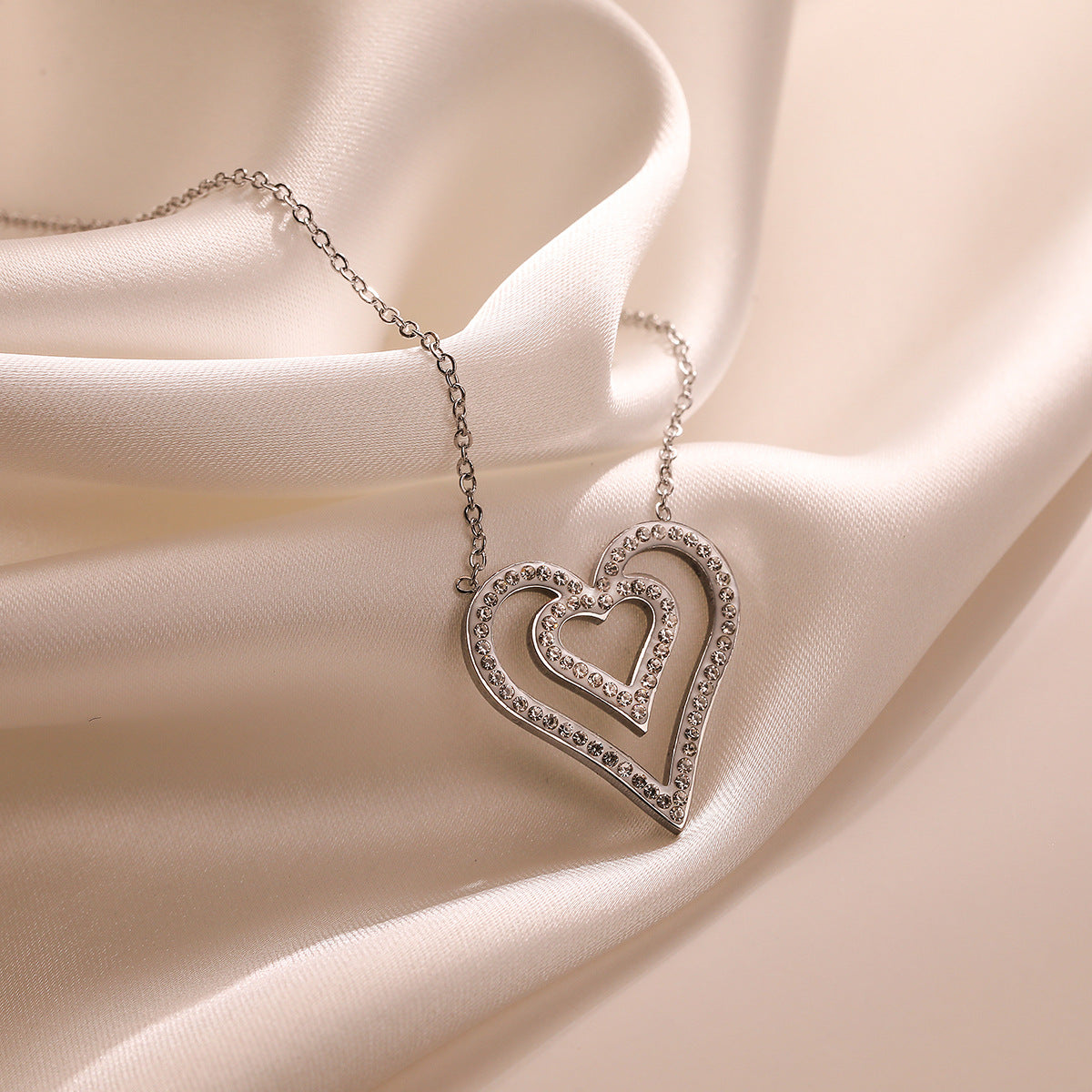 Minimalist Heart-Shaped Titanium Steel Pendant Necklace for Women with Zircon Accents and Clavicle-Friendly Design