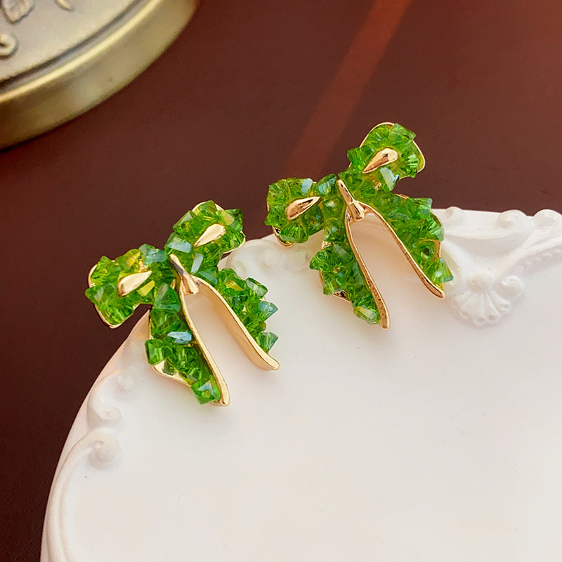 Orecchini a perno da donna con perle intarsiate e strass verdi a fantasia floreale vintage, con perni in acciaio inossidabile