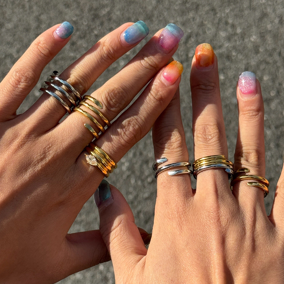 Anillo de Acero Inoxidable Geométrico Minimalista con Recubrimiento de Oro PVD al Vacío para Mujer