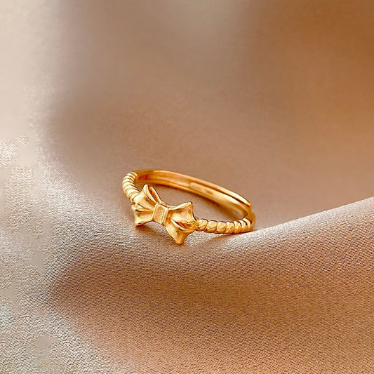 Anello Minimalista Regolabile con Fiocco da Donna in Acciaio al Titanio con Finitura Galvanizzata