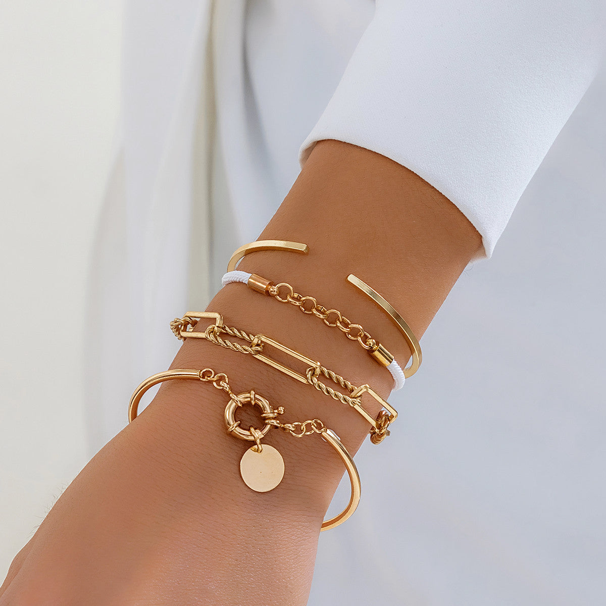 Hip-hop Geometric Heart Alloy Plated Bracelet with Cubic Zirconia for Women