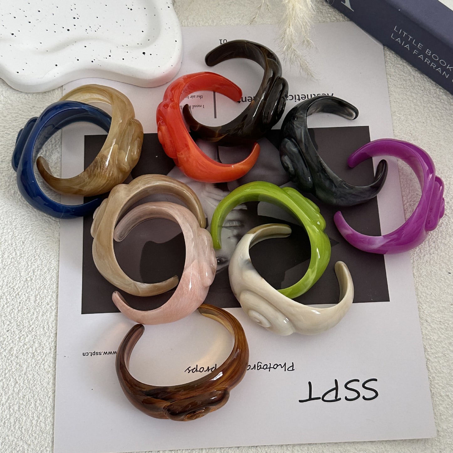 Luxury Round Gradient Acrylic Drip Oil Cuff Bracelet for Women