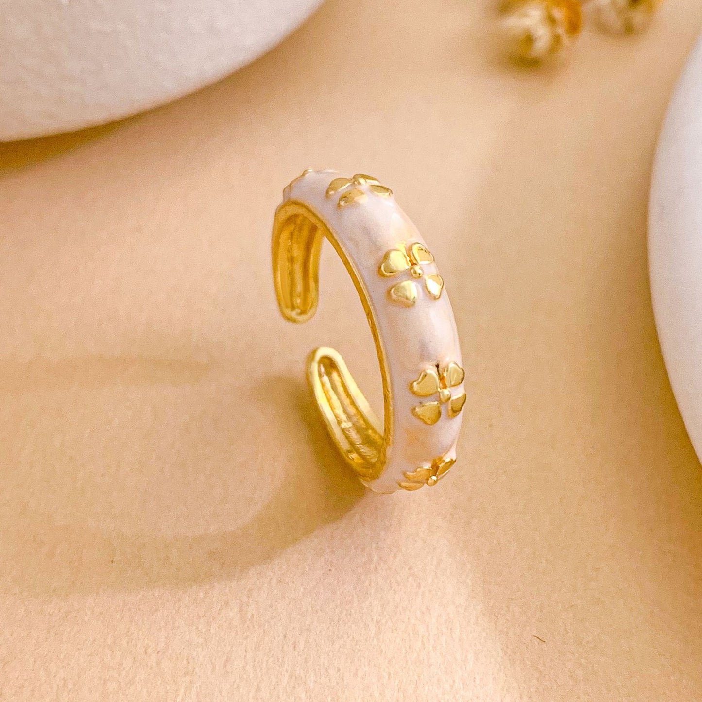 Dolce Anello Aperto Floreale Minimalista Placcato Oro in Ottone per Donne