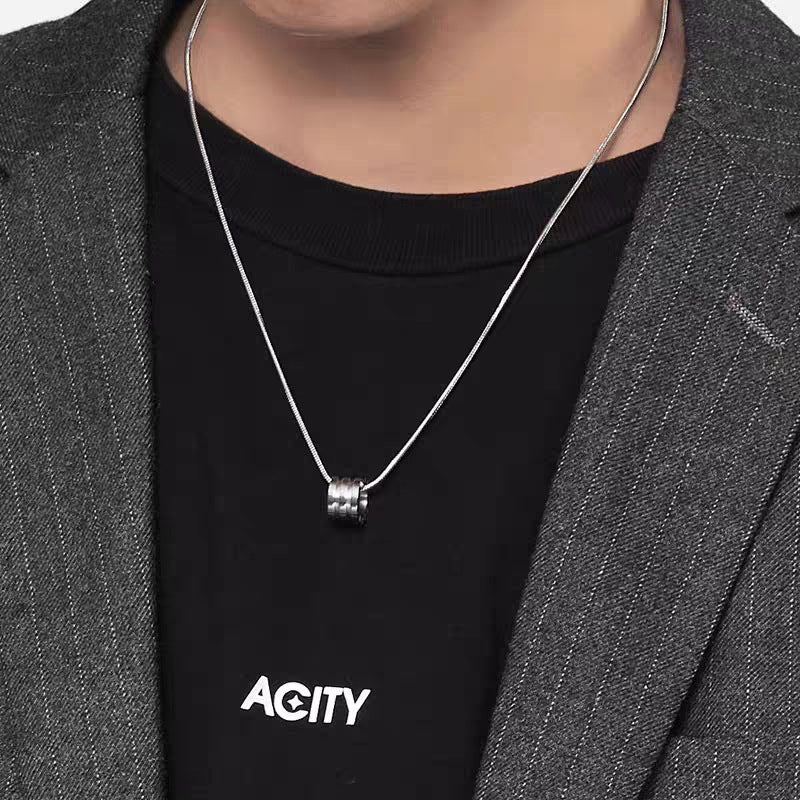Collar minimalista de acero de titanio en forma de U para hombres y mujeres con cadena de serpiente de acabado pulido