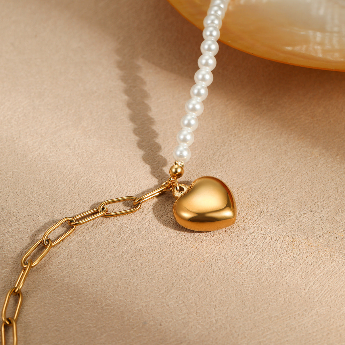 Collar con colgante de corazón dulce de acero inoxidable con chapado en oro de 18 quilates para mujer, estilo minimalista de oficina a la moda