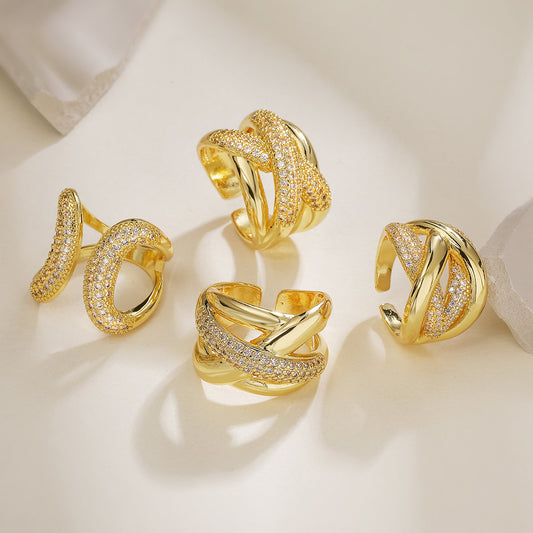 Anello da donna minimalista a forma geometrica irregolare in rame con zirconi micro-pavé