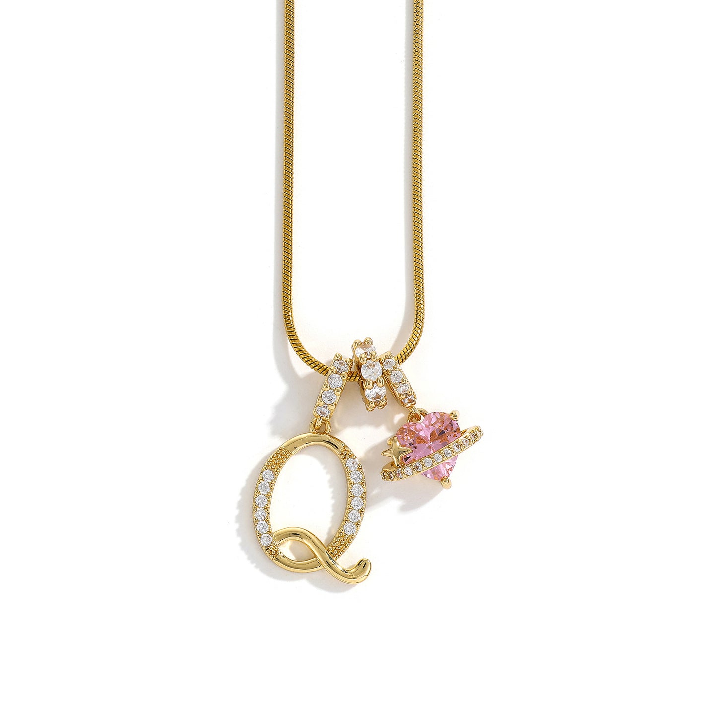 Collana con ciondolo a lettera minimalista in rame con intarsio di zirconi dal design geometrico per donna