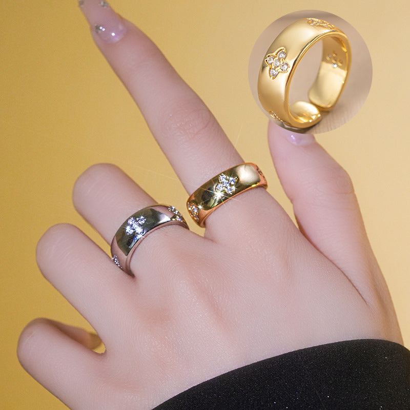 Luxury Minimalist Four-Leaf Clover Shaped Solid Copper Ring with Rhinestone Inlay and Gold Plating for Women