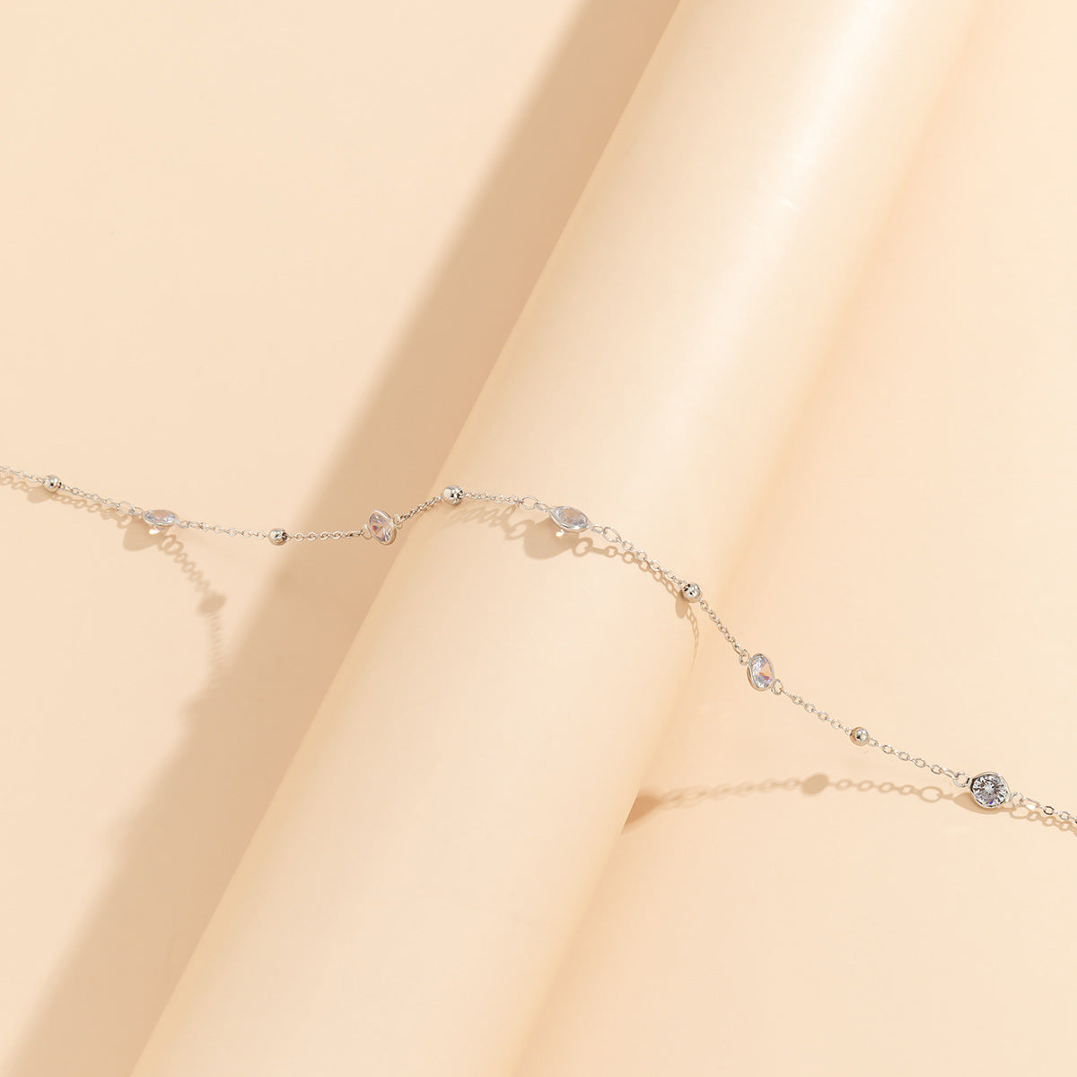 Catena in vita minimalista con strass da donna, con design scavato e chiusura a moschettone in metallo