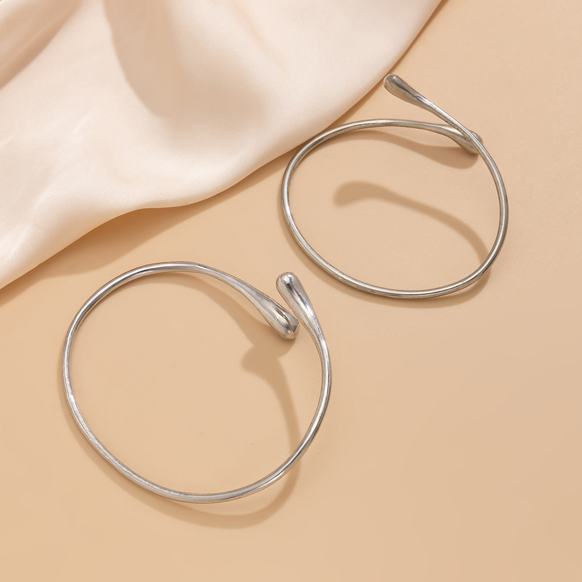 Set di bracciali a polsino aperto geometrici minimalisti in lega di zinco con finitura galvanica