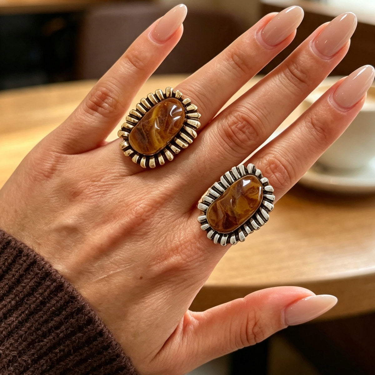 Vintage Oval Geometric Gradient Resin Plated Zinc Alloy Ring for Women