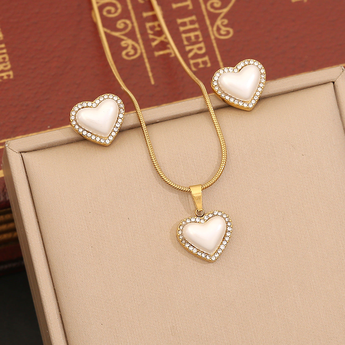 Fashionable Heart-Shaped Geometric Pendant Necklace Set with Rhinestone Inlay in Stainless Steel on Snake Chain for Women