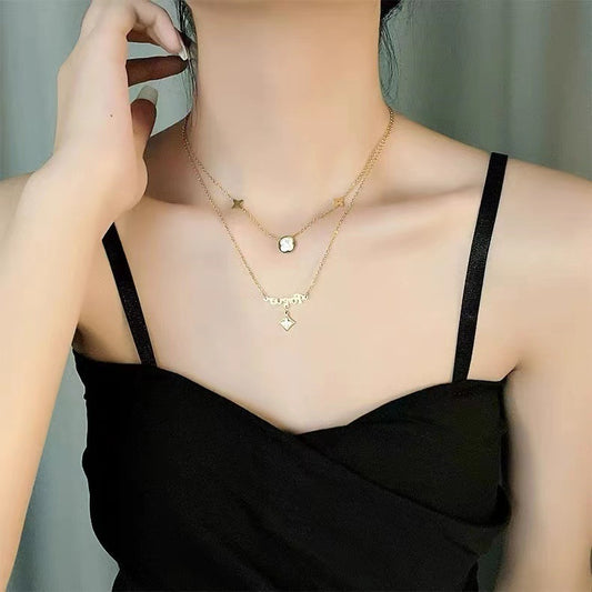 Original Design Clover-Shaped Pendant Necklace in Titanium Steel with Gold Plating on Clavicle Chain