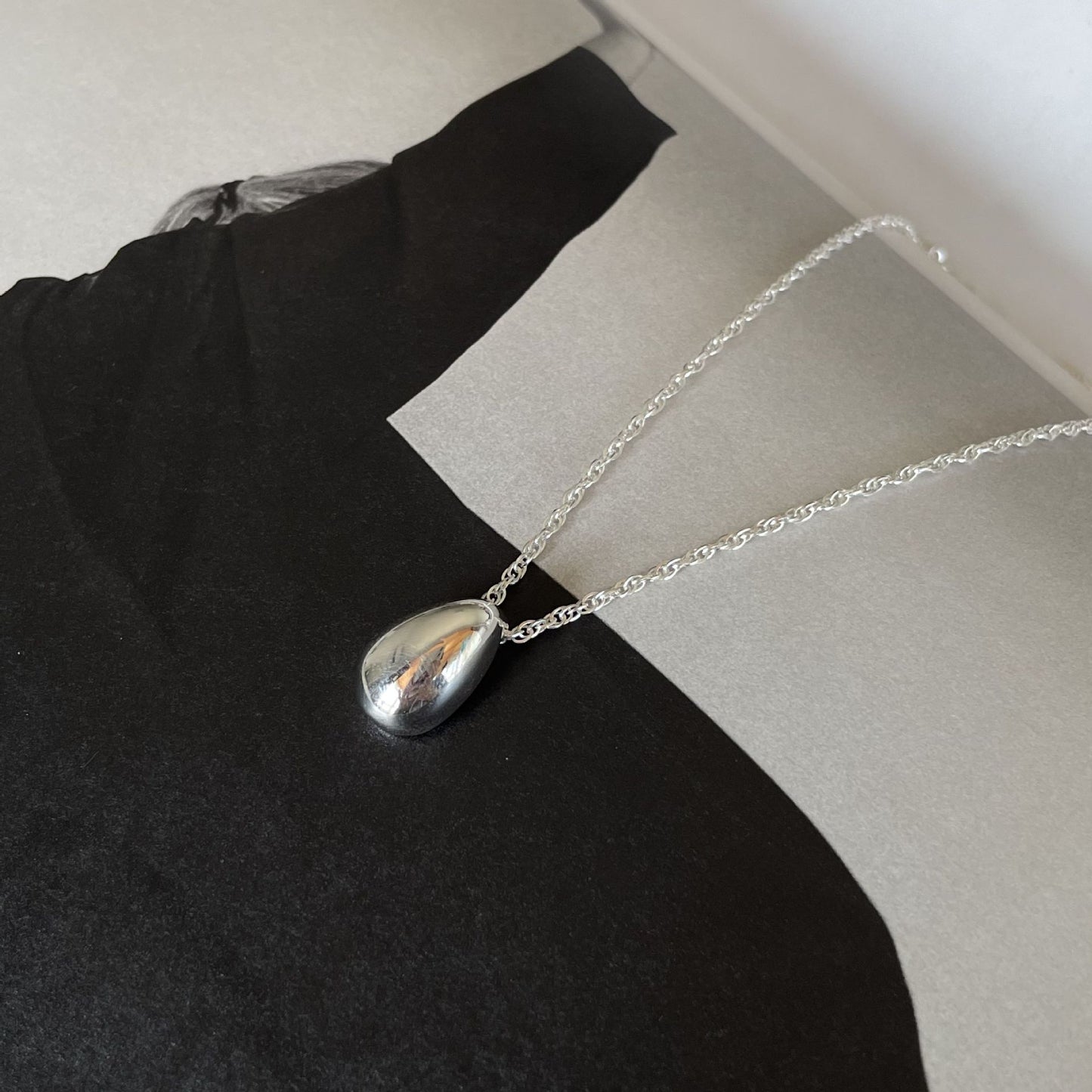 Minimalist Silver Teardrop Necklace in 925 Sterling Silver with Geometric Accent, Dainty Cold-Tone Pendant Chain for Women
