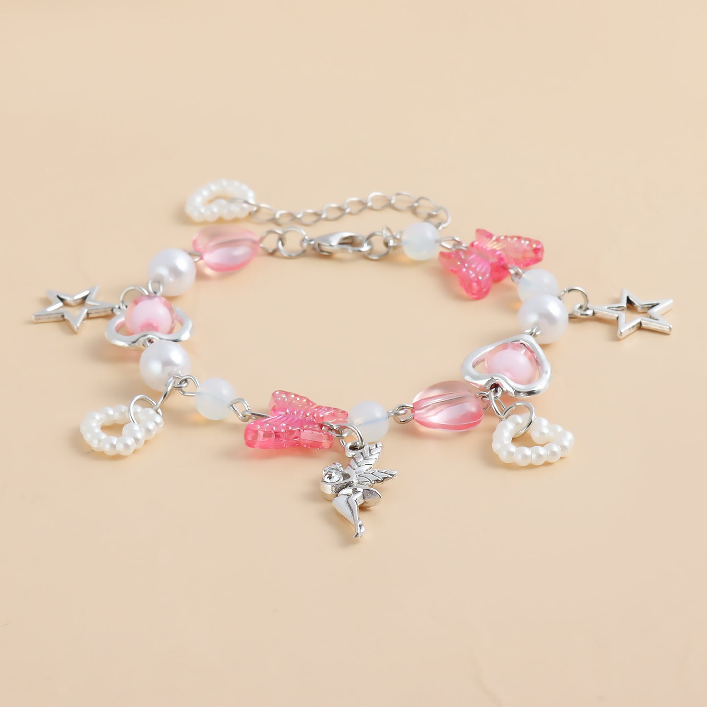 Bracciale da donna minimalista con perline a forma di cuore e stella, impreziosito da cristalli e catena in metallo placcato