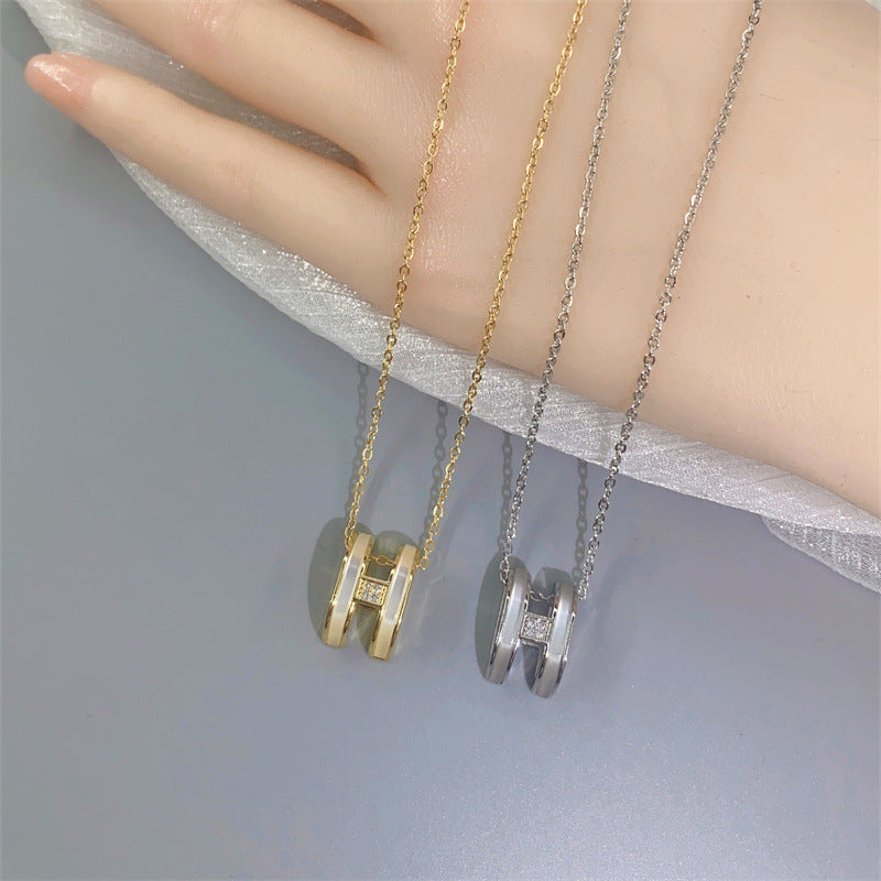 Collar Minimalista de Lujo en Acero de Titanio con Forma de H, Incrustación de Piedra Ojo de Gato y Acentos de Diamantes de Imitación en Cadena Tipo O