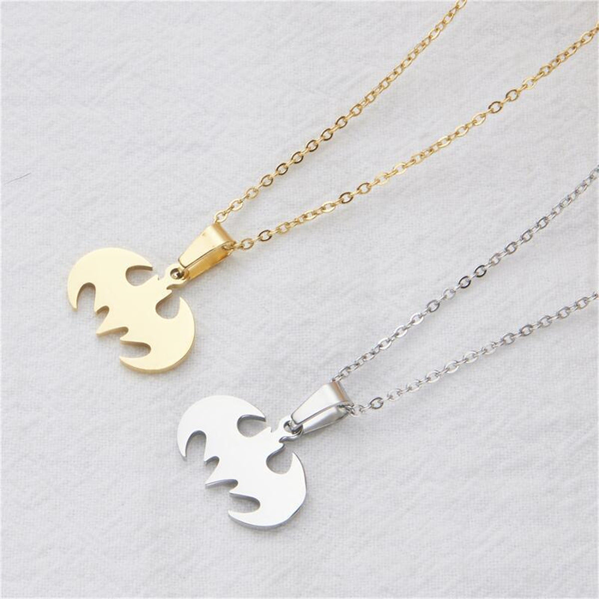Minimalist Bat-Shaped Stainless Steel Pendant Necklace with Plated Finish for Unisex Daily Wear