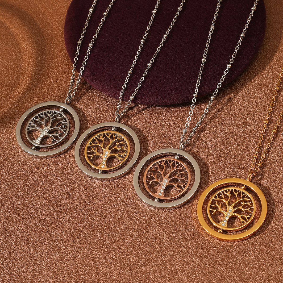 Collana da donna con ciondolo albero della vita geometrico minimalista in acciaio inossidabile con intarsio in strass e placcatura in oro 18 carati
