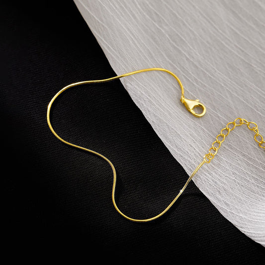 Tobillera minimalista geométrica de titanio y acero para mujer con diseño de cadena de serpiente