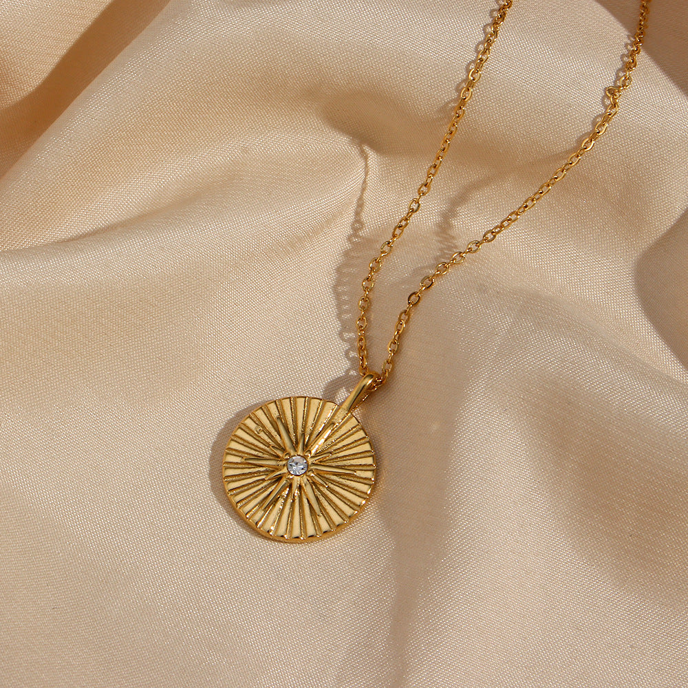 Fashionable Geometric Octagram Pendant Necklace for Women in Stainless Steel with 18K Gold Plating