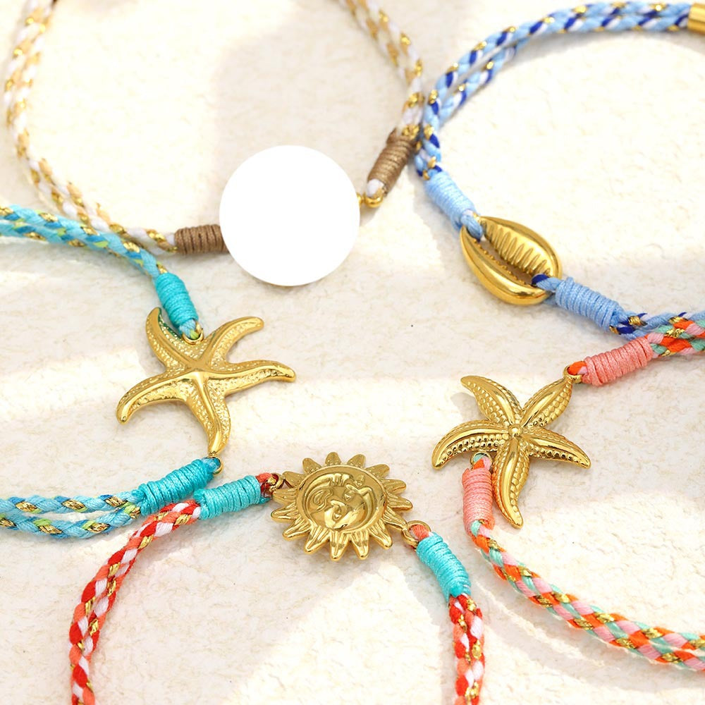 Bracciale Minimalista con Ciondolo a Stella Marina e Sole in Acciaio Inossidabile Placcato Oro 18K con Cordino Intrecciato