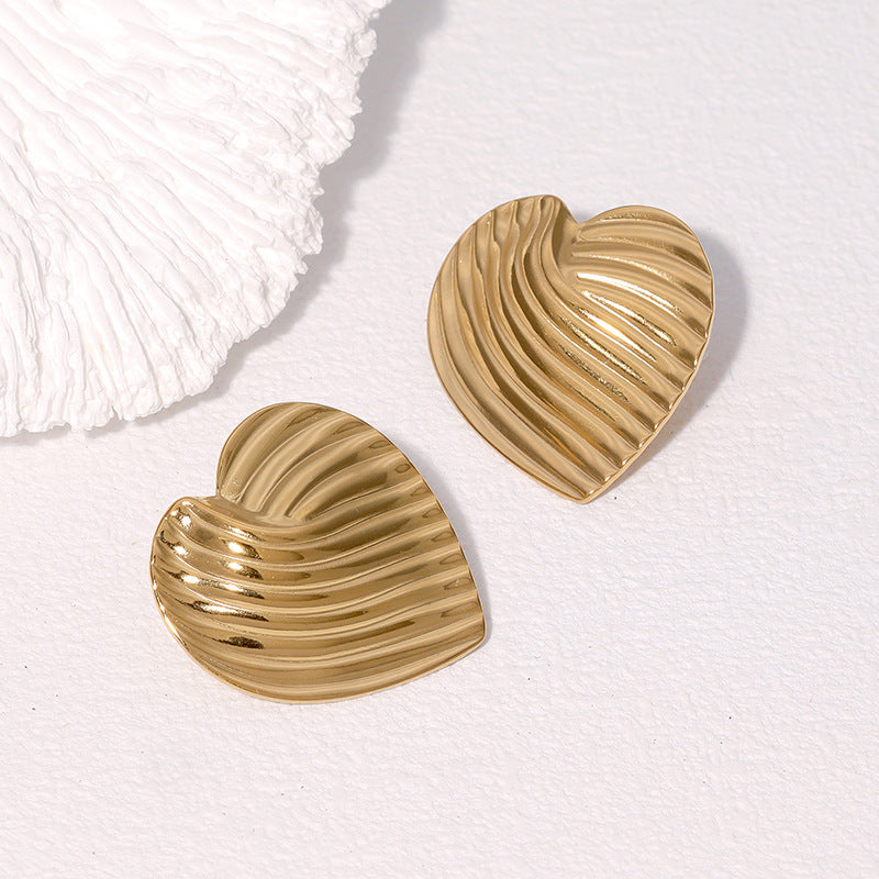 Orecchini a perno minimalisti a forma di cuore in acciaio inossidabile con finitura galvanizzata per donna