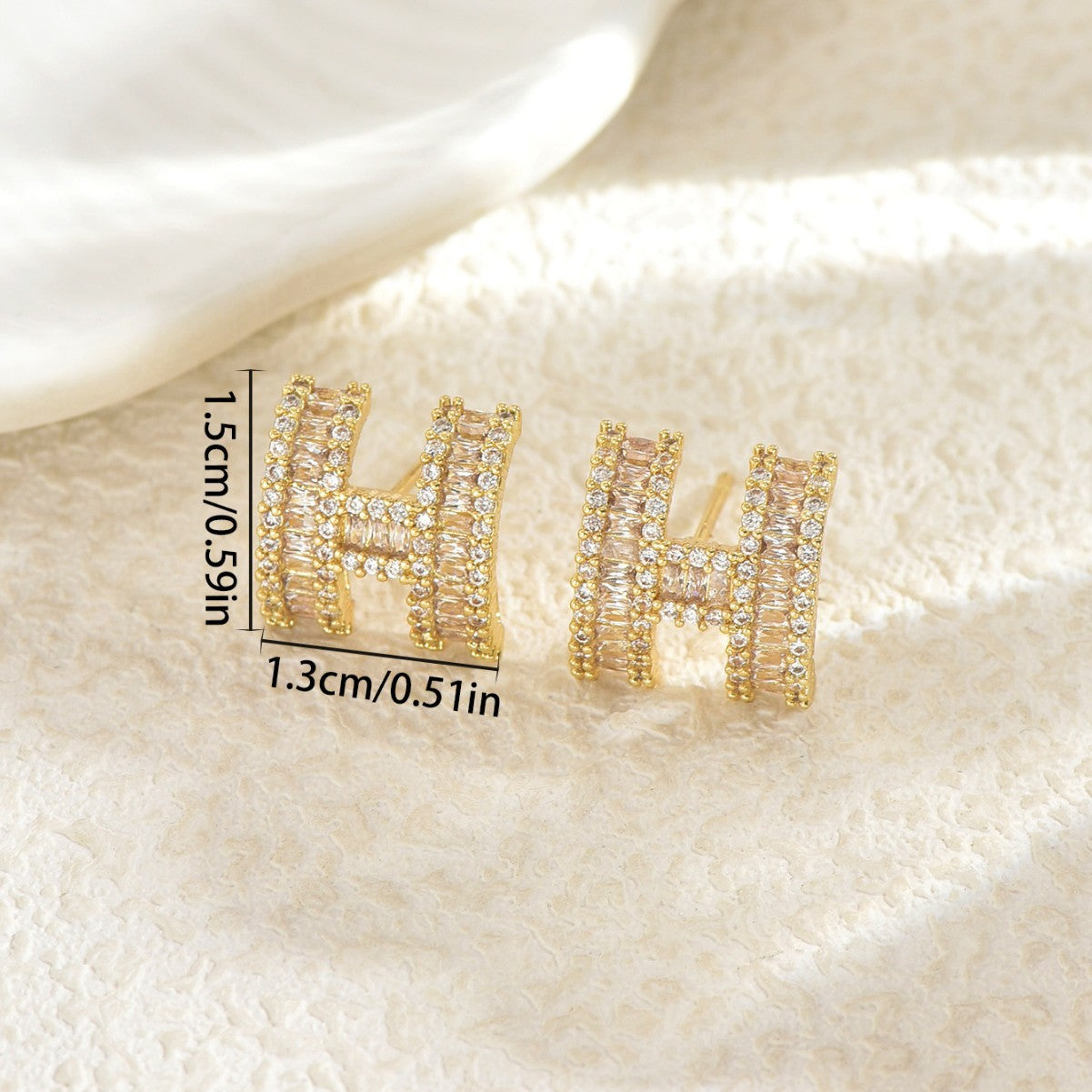 Pendientes Minimalistas Geométricos en Forma de H de Cobre con Incrustaciones de Zirconia para Mujer