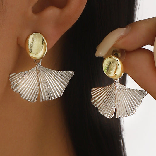 Orecchini a perno geometrici minimalisti da donna in ferro con finitura galvanica, gioielli di moda eleganti in stile Hong Kong