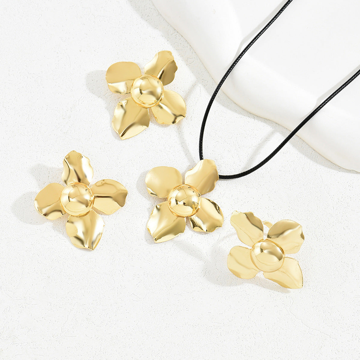 Minimalist Hip Hop Style Floral Flower Pendant Necklace Set with Earrings and Bracelet for Women Alloy Plated in 18K Gold