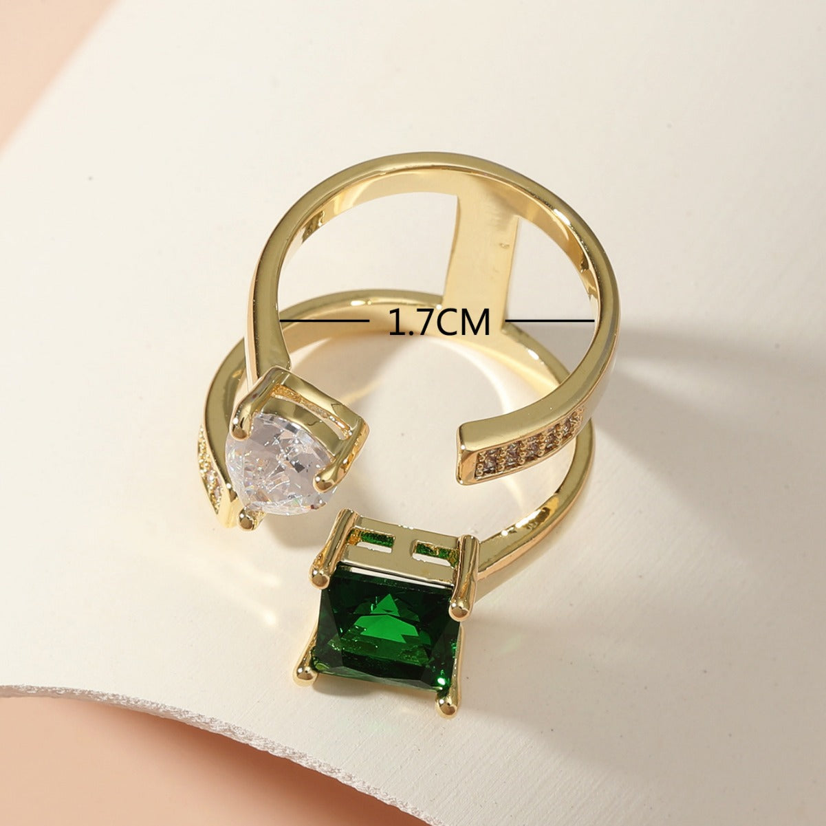 Anillo Ajustable Geométrico de Inspiración Vintage para Mujer con Incrustaciones de Zirconia Verde Esmeralda en Banda de Cobre
