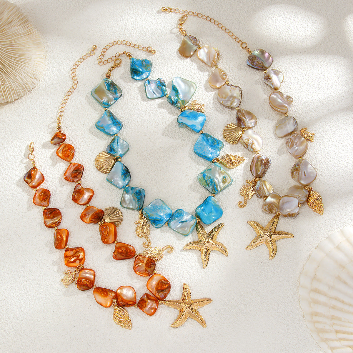Collana pendente a stella con conchiglia minimalista in lega di zinco con finitura placcata da donna