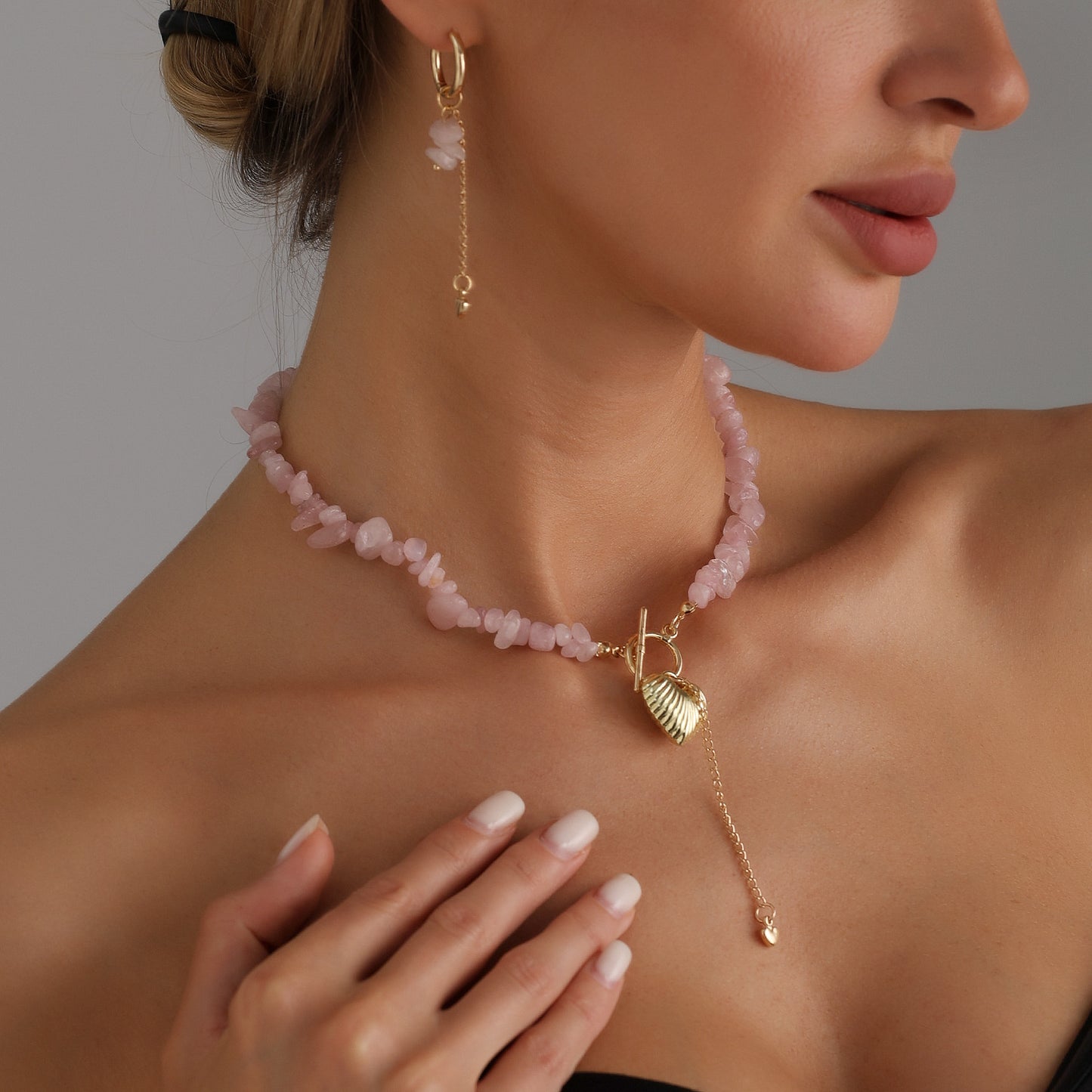 Sweet Minimalist Heart-Shaped Alloy Pendant Necklace with Tassel and Lobster Clasp for Women