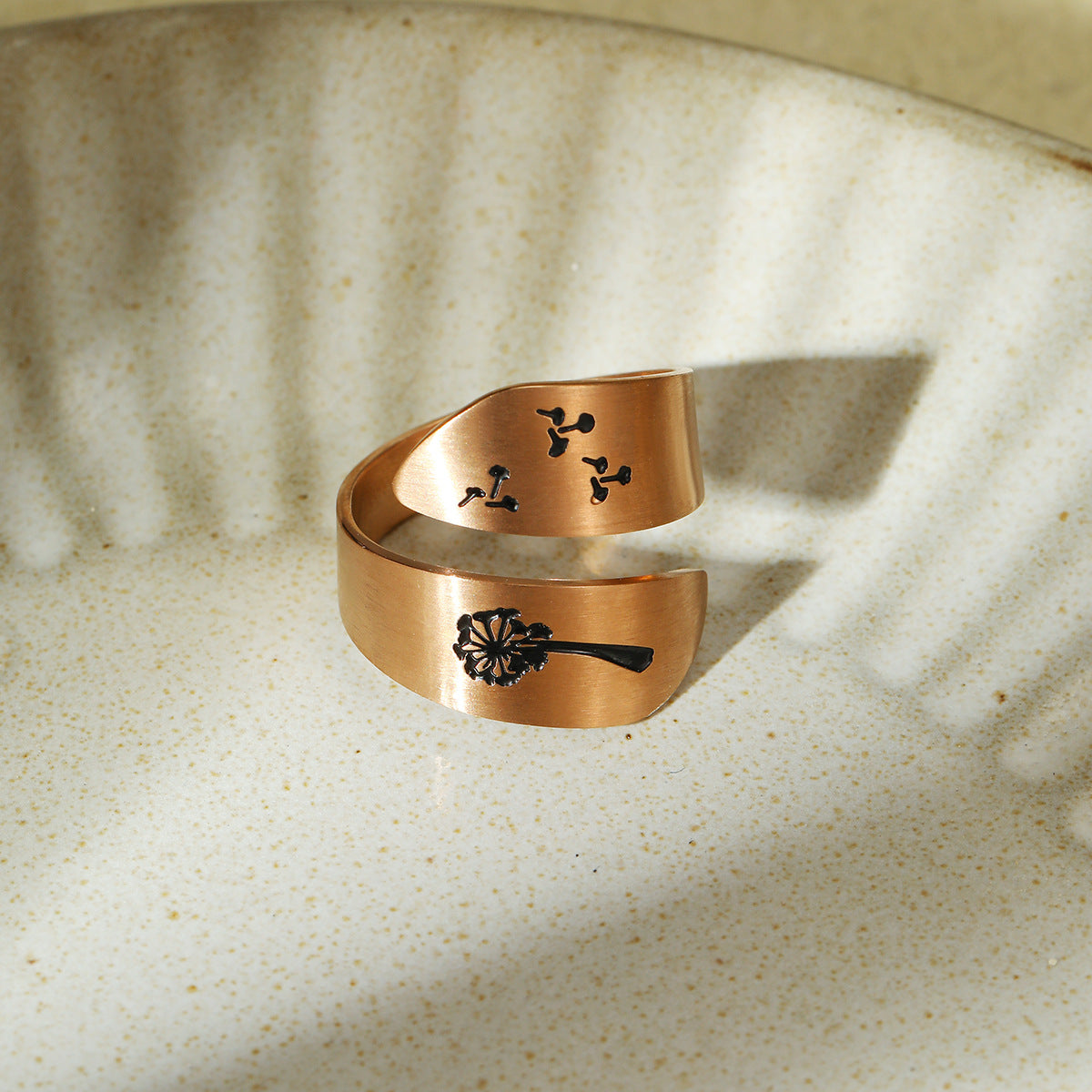 Anello regolabile in acciaio inossidabile a forma di dente di leone con finitura galvanizzata per donna, accessorio di moda di lusso minimalista