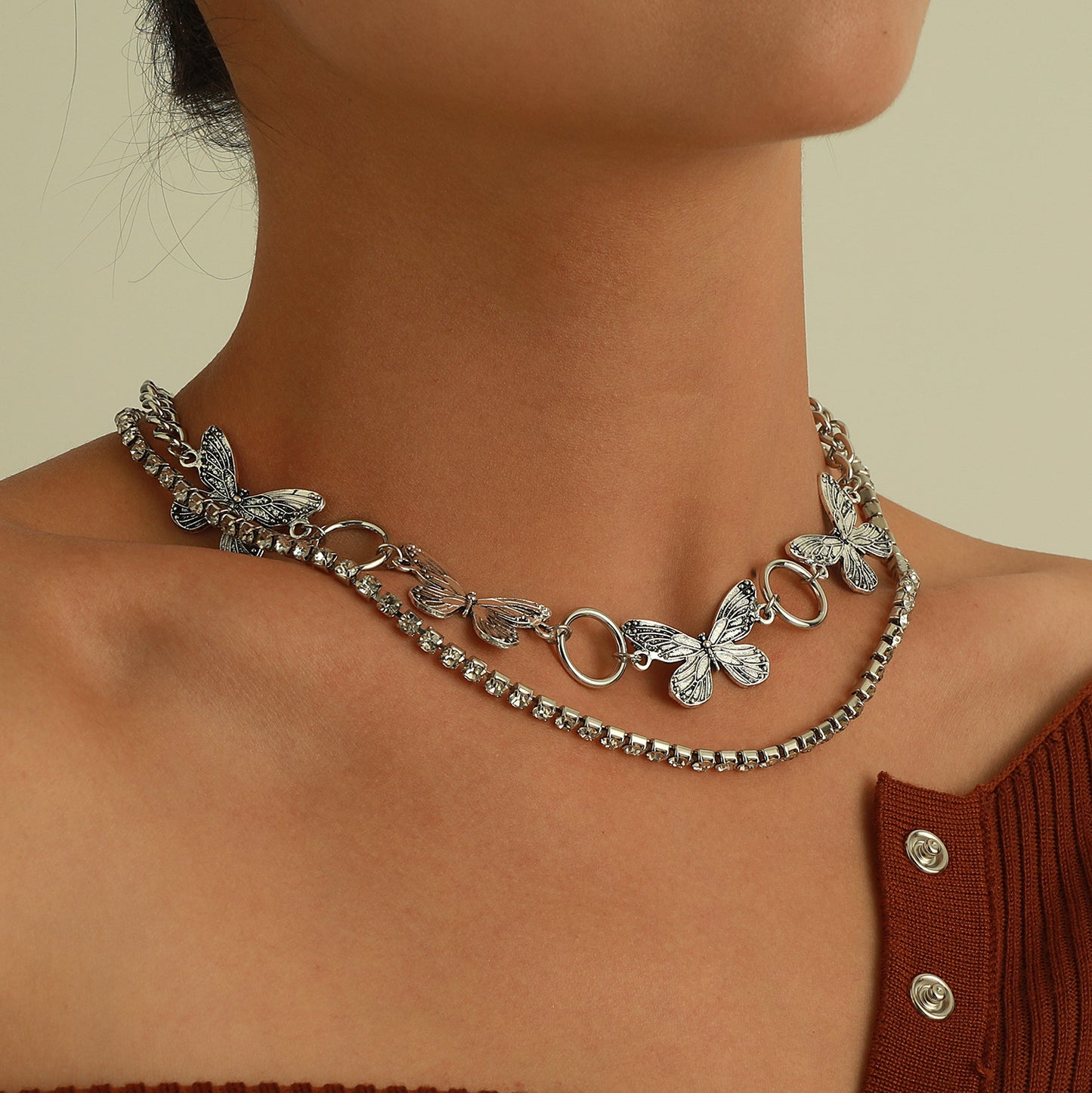 Vintage Style Butterfly-Shaped Alloy Necklace with Rhinestone Inlay and Plated Finish for Women