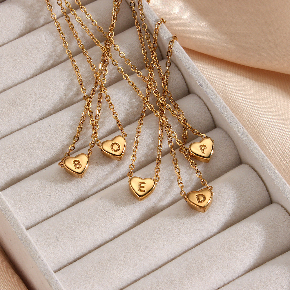 Collana con pendente a cuore alla moda in acciaio inossidabile placcato oro 18 carati, design minimalista con lettera per donna
