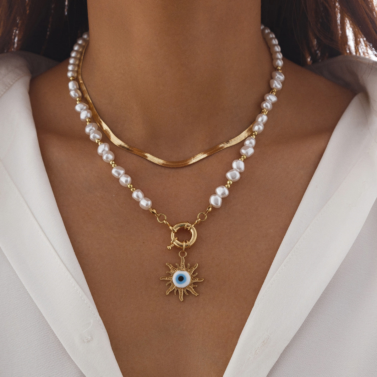 Collar con colgante vintage gótico de ojo turco con motivos solares, detalles de perlas irregulares y cadena de aleación multicapa con diseño geométrico