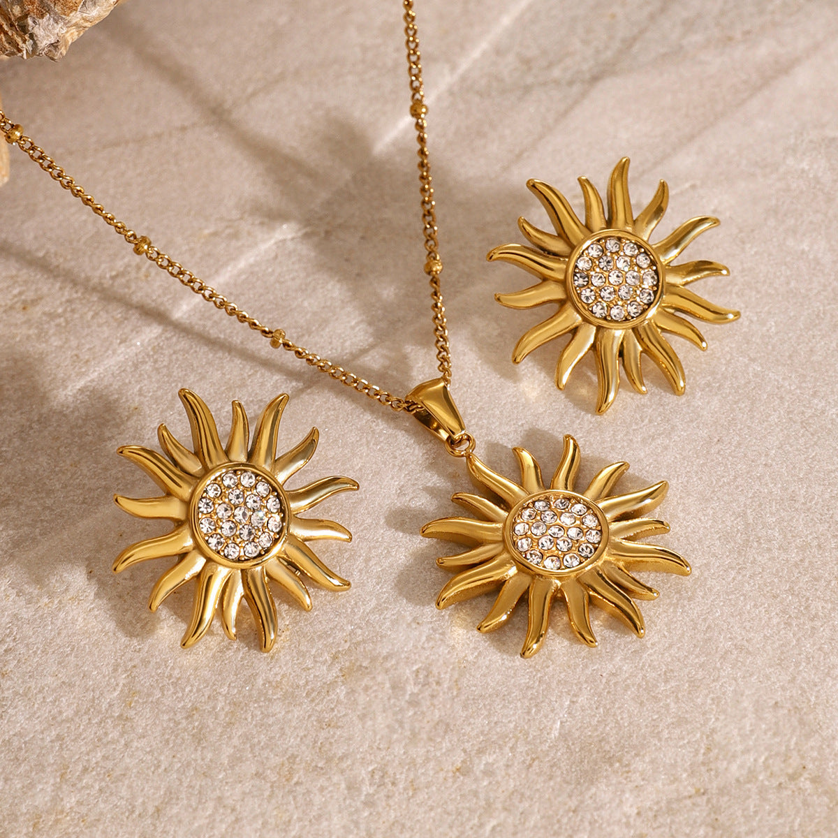 Elegant Stainless Steel Plated Sunflower Floral Pendant Necklace with Rhinestone for Women