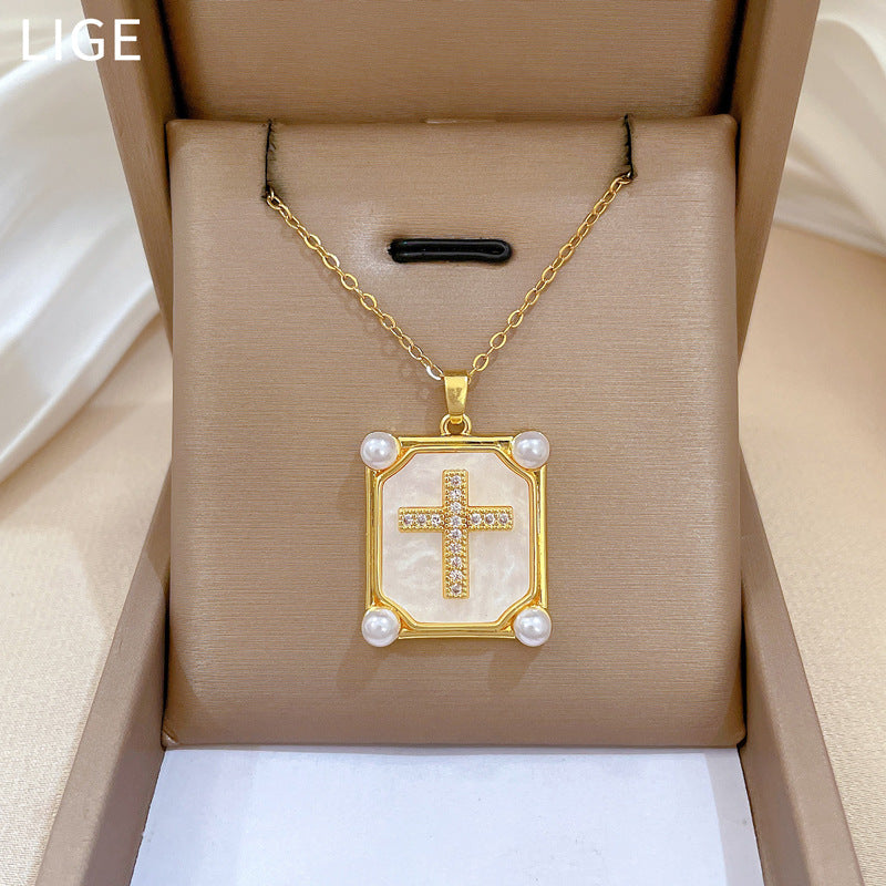 Elegante Collana con Ciondolo a Croce da Donna in Acciaio Inossidabile con Dettagli in Perle e Intarsi di Strass