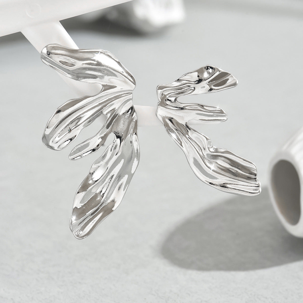 Pendientes Minimalistas de Aleación de Zinc con Forma de Hoja Geométrica y Detalle de Onda, Postes de Acero Inoxidable Galvanizado para Mujer